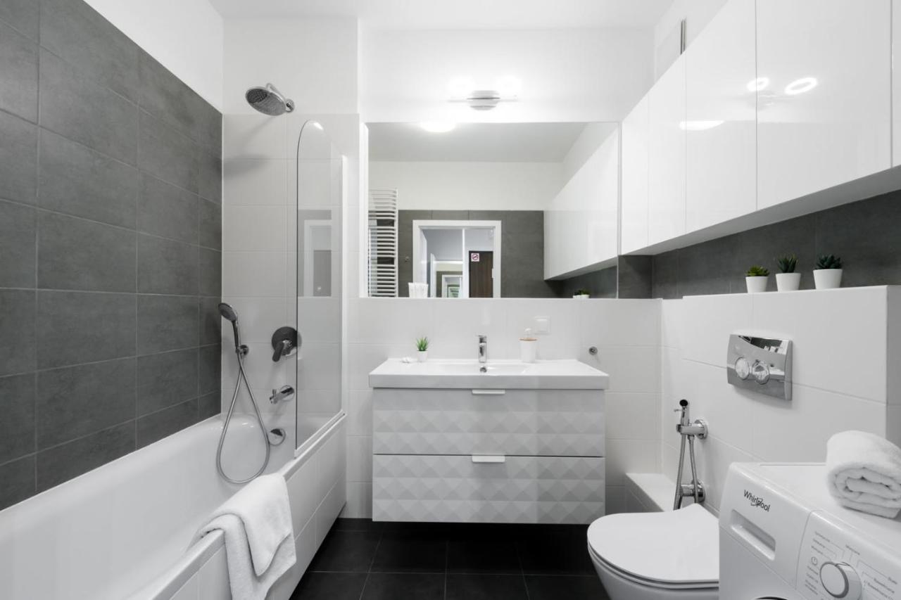 P&O Serviced Apartments Woronicza วอร์ซอ ภายนอก รูปภาพ